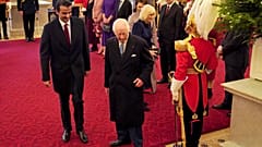 Le roi Charles III du Royaume-Uni et l'émir du Qatar, Cheikh Tamim bin Hamad Al Thani, arrivent au palais de Buckingham, Londres, le 03.12.2024.
