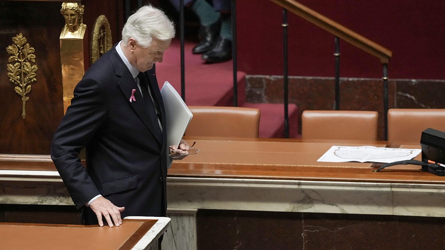 Ο Γάλλος πρωθυπουργός, Michel Barnier, αποχωρεί από το βήμα της Συνέλευσης
