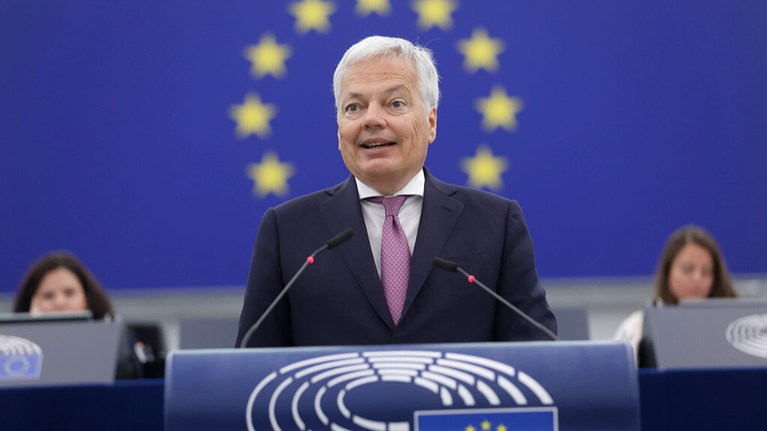  Didier Reynders igazságügyi biztos beszédet mond az Európai Parlamentben Strasbourgban, 2023. június 14-én.