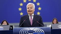  Le commissaire européen à la justice Didier Reynders prononce un discours au Parlement européen à Strasbourg, le 14 juin 2023.