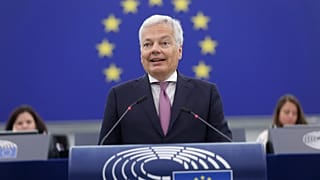  Европейский комиссар по вопросам юстиции Дидье Рейндерс выступает с речью в Европейском парламенте в Страсбурге, 14 июня 2023 года.