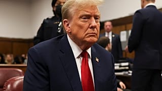 Donald Trump sentado en un tribunal de Nueva York el 23 de abril de 2024.