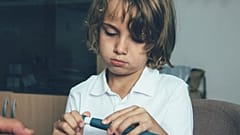 Un niño con diabetes.