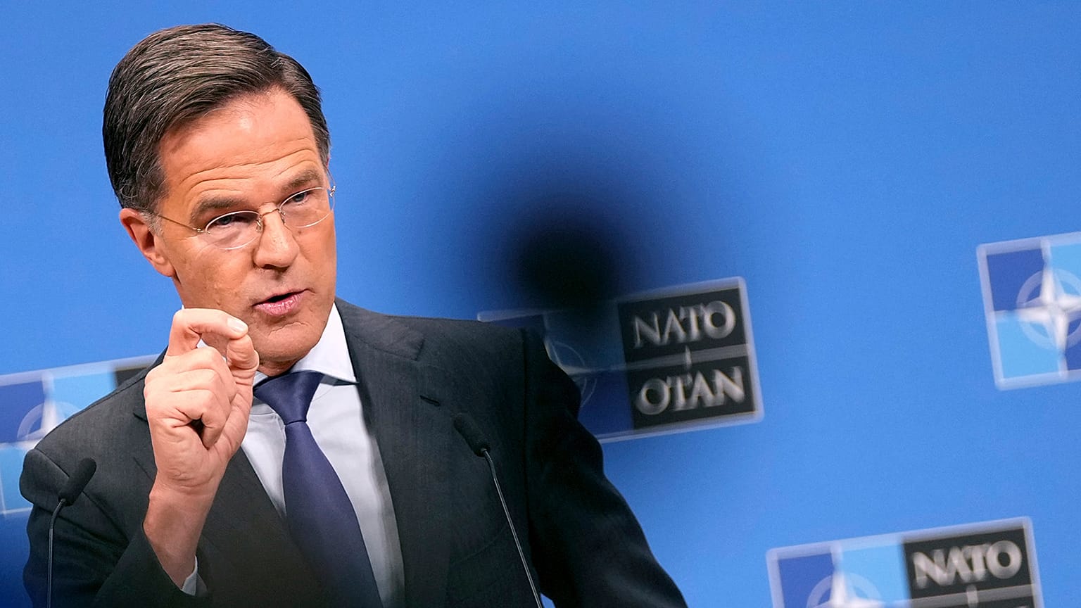El Secretario General de la OTAN, Mark Rutte, habla durante una rueda de prensa al término de una reunión de ministros de Asuntos Exteriores de la OTAN en Bruselas, 4 de diciembre de 2024.