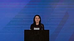 Η Αναλένα Μπέρμποκ