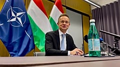 Szijjártó Péter sajtótájékoztatót tart Brüsszelben, a NATO központjában
