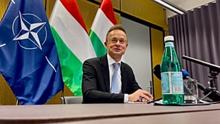 Szijjártó Péter sajtótájékoztatót tart Brüsszelben, a NATO központjában