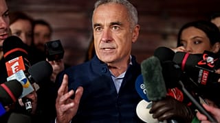 Calin Georgescu a romániai Izvoraniban sajtótájékoztatót tart 2024. november 26-án