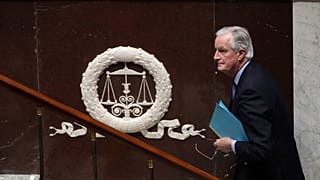 Governo de Barnier destituído após moção de censura histórica
