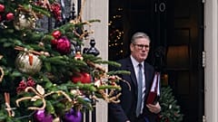 Le Premier ministre britannique Keir Starmer quitte le 10 Downing Street pour se rendre au Parlement, à Londres, le 4 décembre 2024.