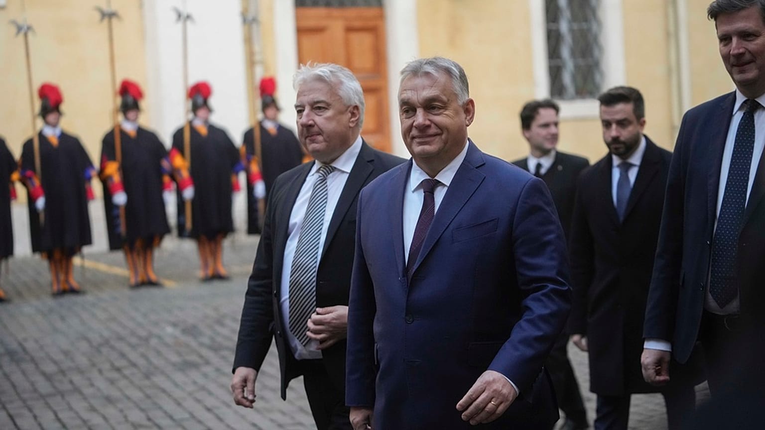 A magyar miniszterelnök és helyettese a Vatikánban