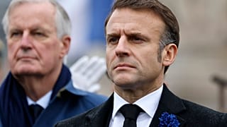 Michel Barnier lemondott miniszterelnök (balra) és Emmanuel Macron francia elnök.