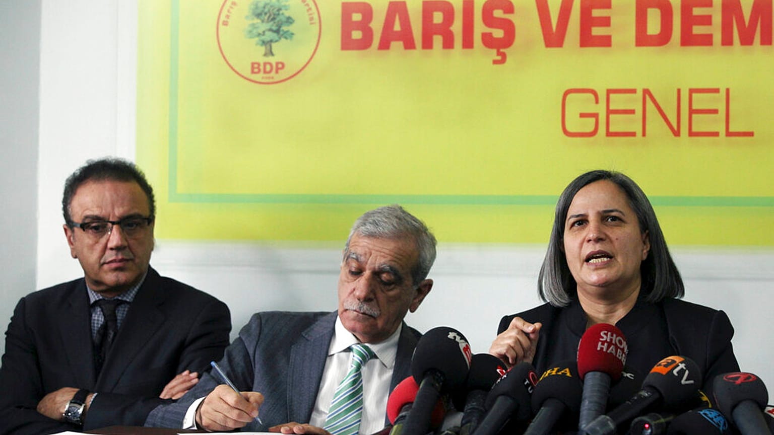 Barış ve Demokrasi Partisi (BDP) döneminden Sırrı Sakık (solda), Ahmet Türk (ortada), Gülten Kışanak (sağda)