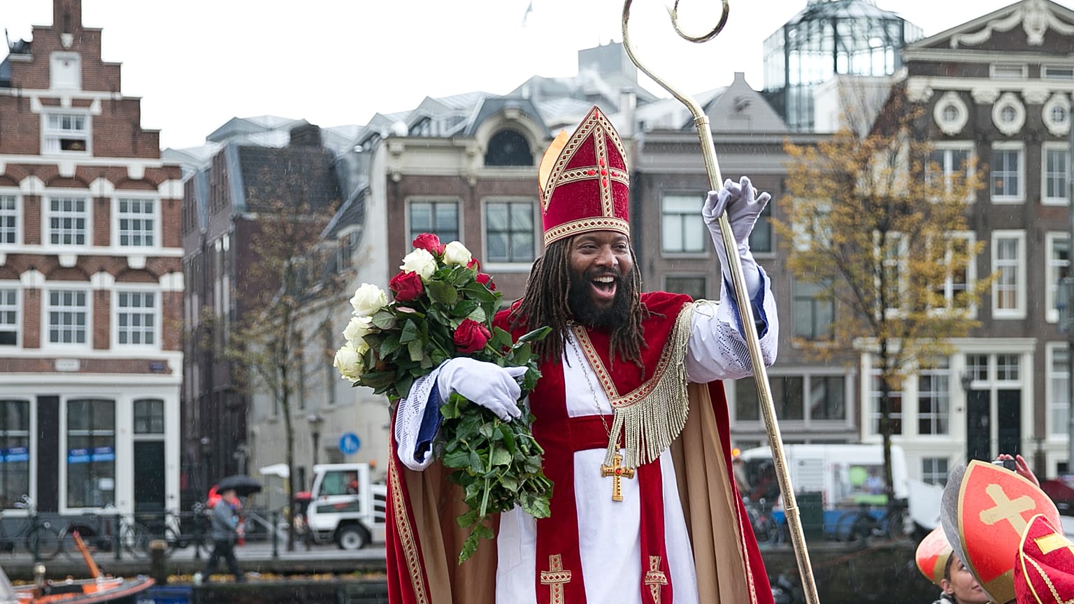 Uno de los hombres vestido de Santa Claus
