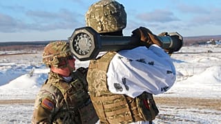 An US instructor trains Ukrainian soldier for the use of M141 Bunker Defeat Munition (SMAW-D) missiles at the Yavoriv military training ground, close to Lviv