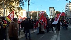 Französische Beamte gehen gegen den Haushaltsplan des gestürzten Premierministers Michel Barnier auf die Straße. 