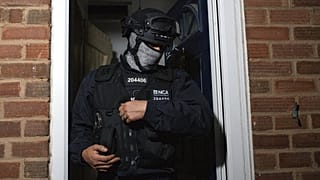 İngiltere Ulusal Suç Ajansı (NCA) ve polis, Birmingham kentinde bir mülke yapılan baskında, 26 Haziran 2020