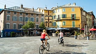 Una imagen de una ciudad en el que se recorre en bici.