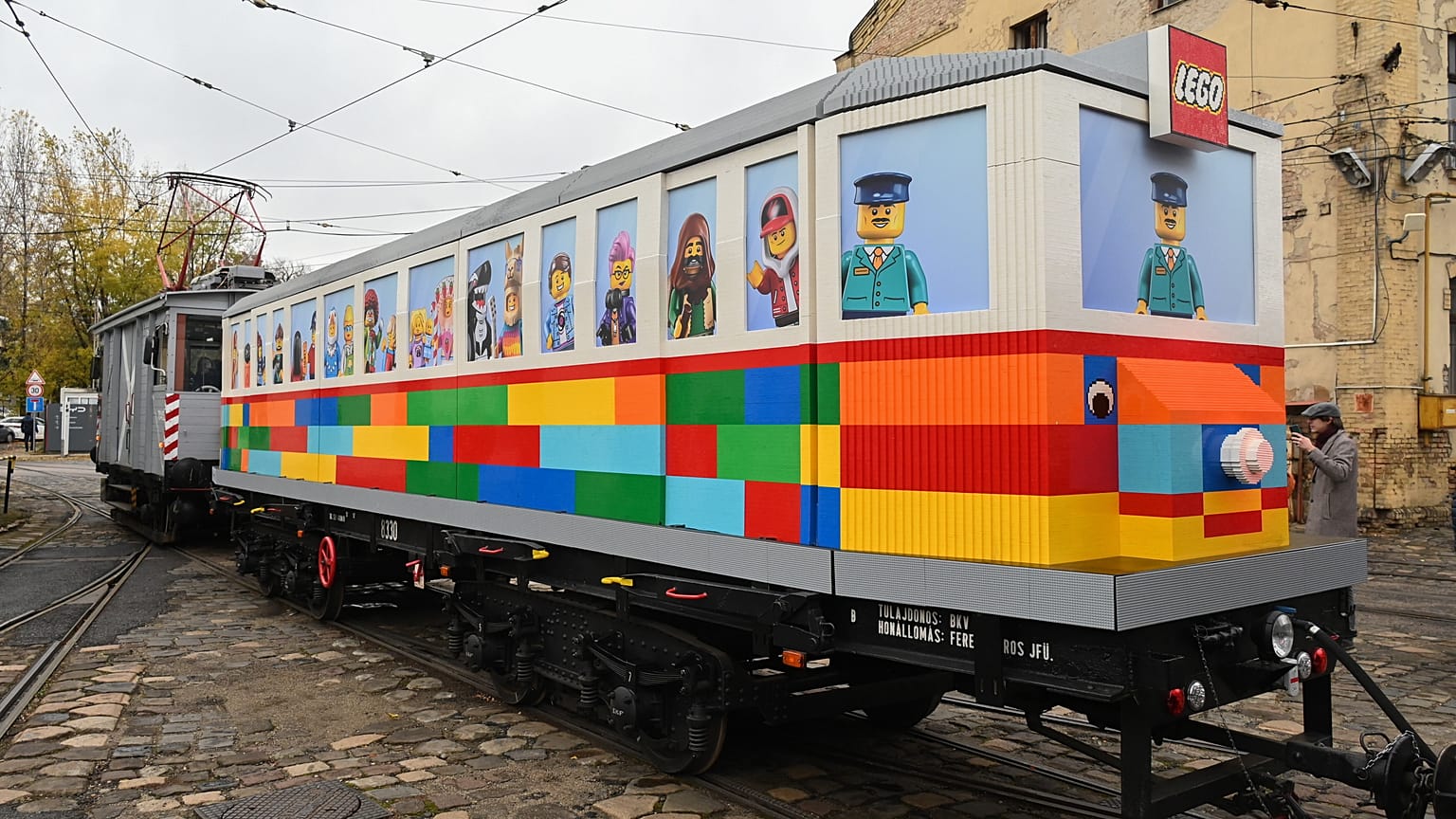 A LEGO-villamos a ferencvárosi remízben 2024. november 20-án 