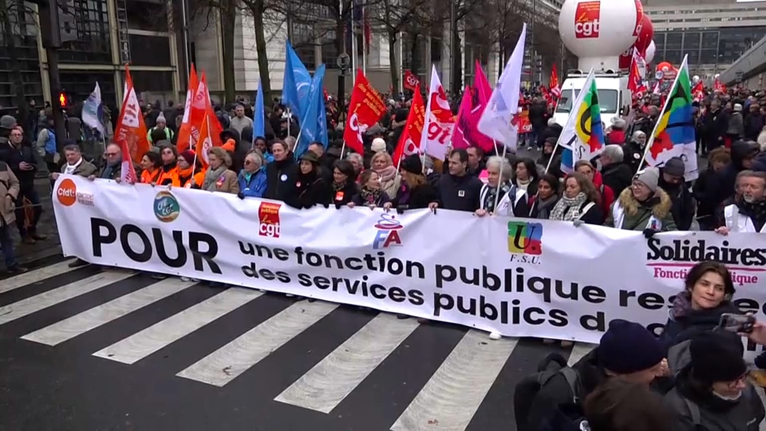 Os funcionários públicos entraram em greve na quinta-feira.