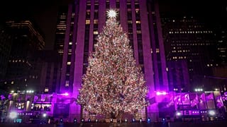 Árbol de Navidad al pie del Rockefeller Center en Nueva York