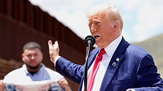 L'ex candidato repubblicano alla presidenza Donald Trump parla lungo il confine meridionale con il Messico, giovedì 22 agosto 2024.