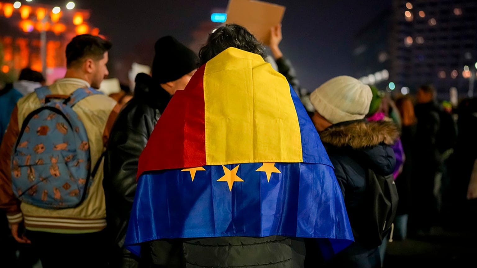 Plus de 4 000 Roumains sont descendus dans les rues de Bucarest pour une nouvelle manifestation pro-européenne.