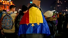 Plus de 4 000 Roumains sont descendus dans les rues de Bucarest pour une nouvelle manifestation pro-européenne.