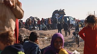 Εκτοπισμένοι άμαχοι από τη νέα έξαρση των συγκρούσεων στη βόρεια Συρία