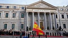 Izado de bandera en el Congreso de los Diputados con motivo del día de la Constitución española. 