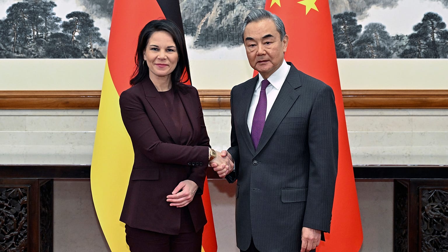 Çin Dışişleri Bakanı Wang Yi, Alman mevkidaşı Annalena Baerbock ile Pekin'de bir araya geldi, 2 Aralık 2024