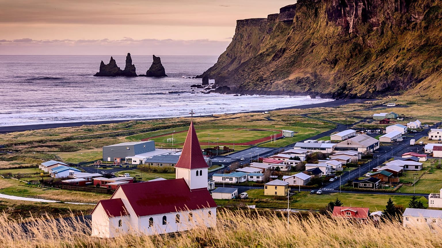 Bellezze paesaggistiche a Vik, una città nel sud dell'Islanda