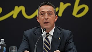 Fenerbahçe Başkanı Ali Koç, Mesut Özil'in transferi için düzenlenen etkinlikte taraftara sesleniyor, 27 Ocak 2021  