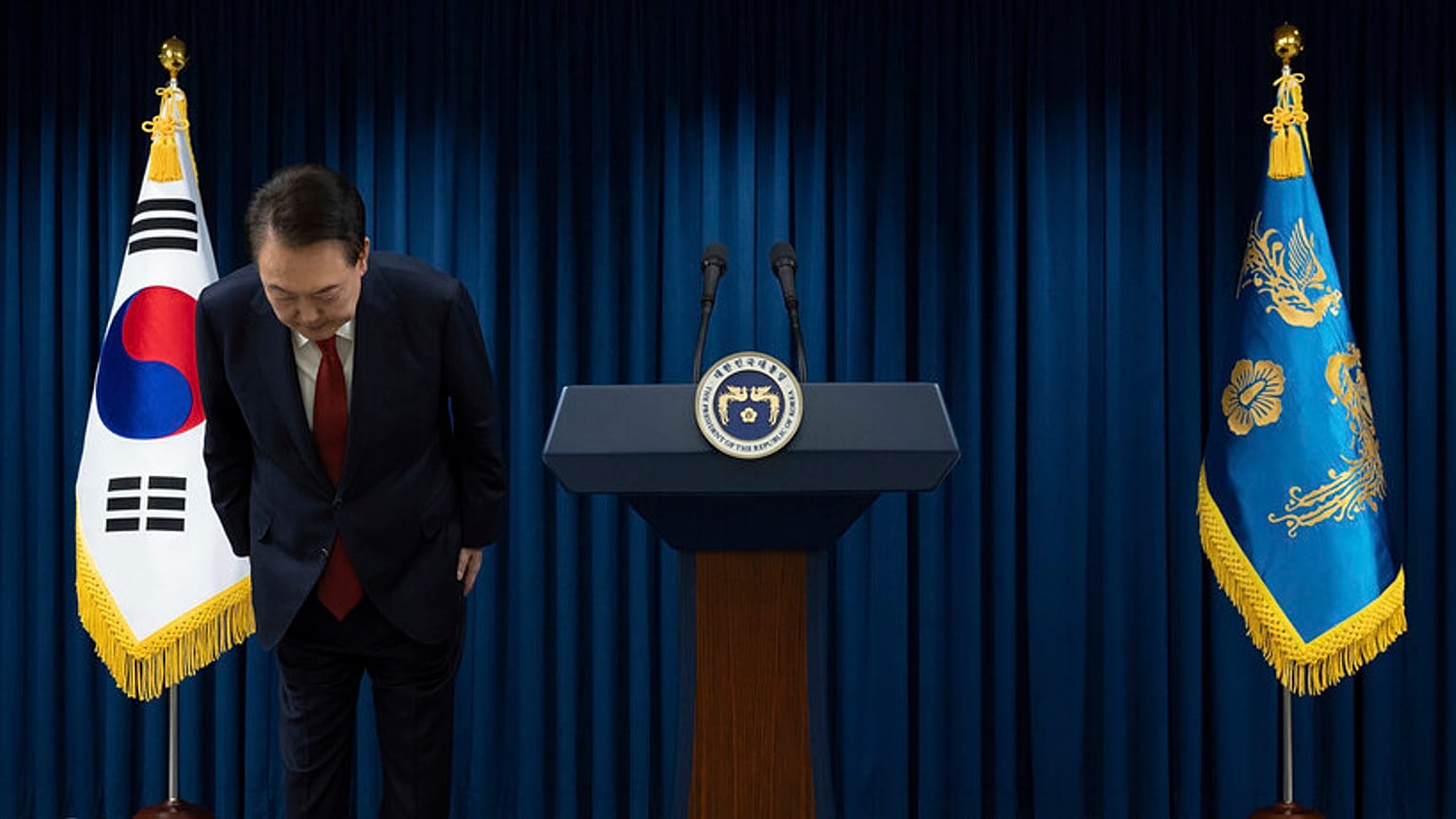 Presidente da Coreia do Sul, Yoon Suk-yeol, depois de pedir desculpa por invocar a lei marcial