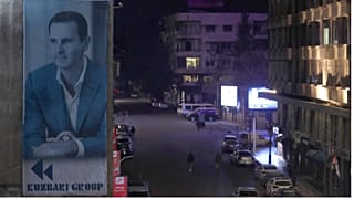 پوستر بزرگی از بشار اسد در خیابان‌های دمشق در هفتم دسامبر ۲۰۲۴