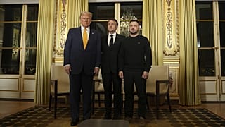 French President Macron, center, poses with President-elect Donald Trump, left, and Ukraine's President Volodymyr Zelenskyy at the Elysee Palace, Saturday, Dec. 7, 2024