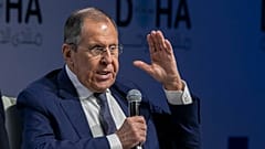 El ministro de Asuntos Exteriores de Rusia, Serguéi Lavrov, da un discurso el Foro de Doha, Catar, el sábado 7 de diciembre