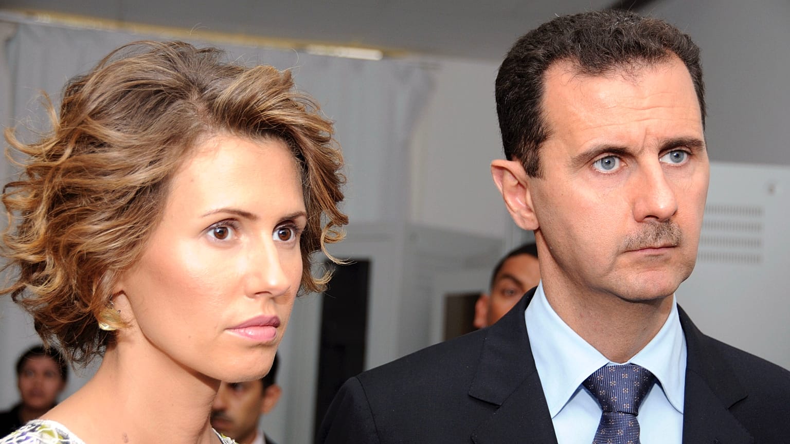 13 Temmuz 2010 tarihli bu dosya fotoğrafında, Suriye Devlet Başkanı Beşşar Esad ve eşi Esma Esad, Tunus'taki bir teknoloji fabrikasını ziyaret ederken görüntüleniyor.