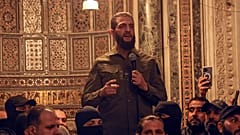 أبو محمد الجولاني، زعيم هيئة تحرير الشام، في المسجد الأموي في دمشق يوم الأحد 8 ديسمبر 2024.