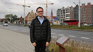 The Polish punk singer, activist, lecturer and poet Grzegorz Kwiatkowski.