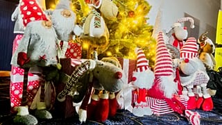 "Mindenki Karácsonya" - karácsonyfa a Westend bevásárlóközpont mozitermében 2024. december 9-én