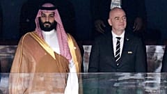 Ο πρίγκιπας διάδοχος του θρόνου της Σαουδικής Αραβίας, αριστερά, και ο πρόεδρος της FIFA στις 14 Ιουνίου 2018