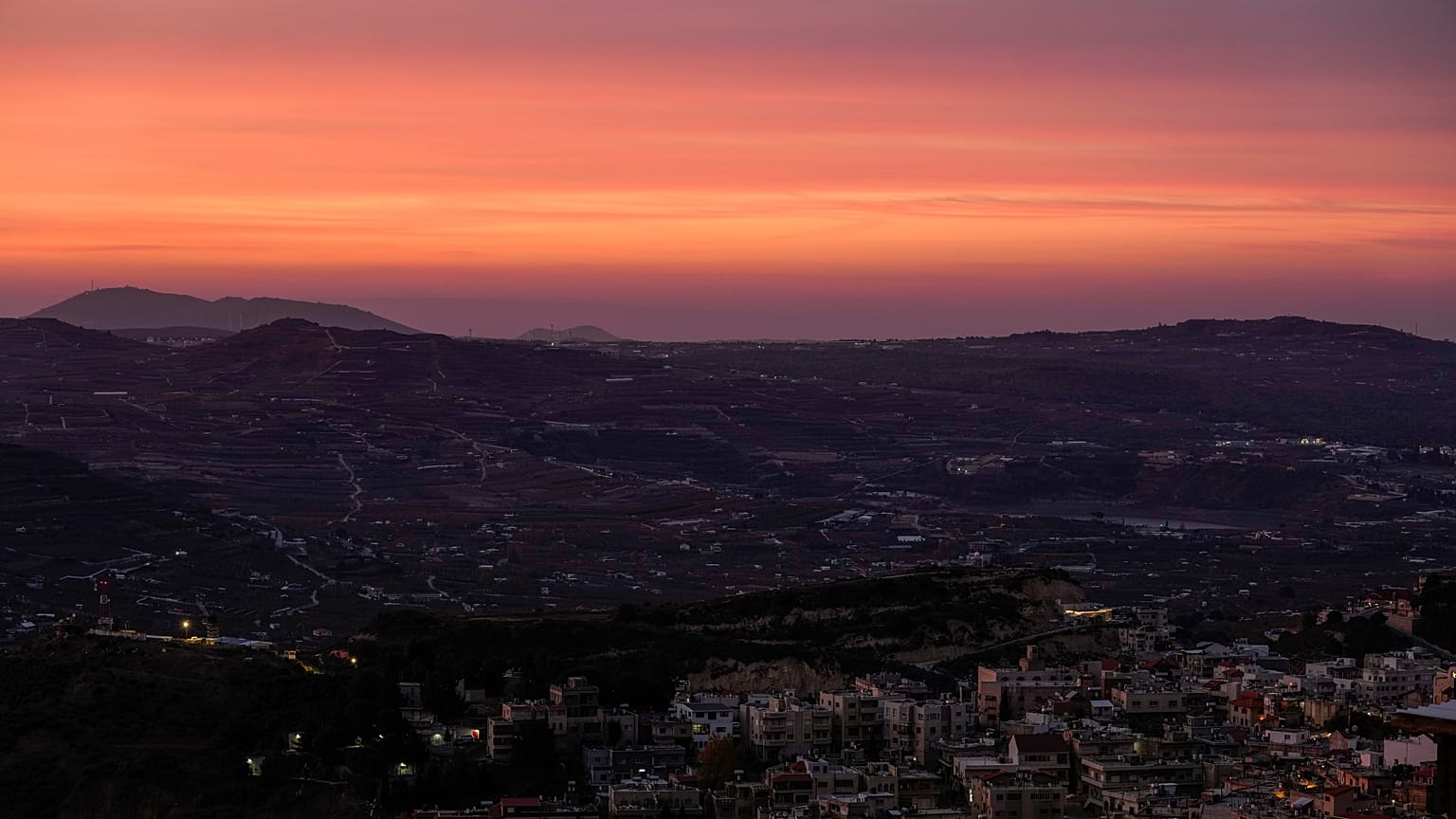 Um posto da ONU com vista para a chamada Linha Alfa que separa os Montes Golã ocupados por Israel da Síria, perto da cidade de Majdal Shams, na terça-feira, 10 de dezembro de 2024. 