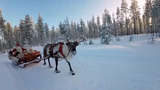 Der Weihnachtsmann bereitet seine Tour für die traditionelle Verteilung von Geschenken auf der ganzen Welt vor, Rovaniemi in Finnland, 04.12.2024