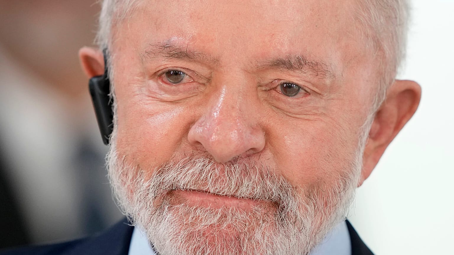 Il presidente del Brasile Luiz Inacio Lula da Silva partecipa ad un incontro con gli ambasciatori al palazzo presidenziale Planalto, a Brasilia, giovedì 14 novembre