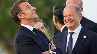 الرئيس الفرنسي إيمانويل ماكرون، والمستشار الألماني أولاف شولتس إيطاليا في 13 يونيو/حزيران 2024،