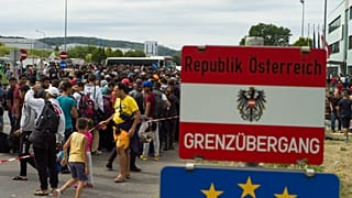 Österreich prüft derzeit den Status von rund 40.000 Syrern, denen in den letzten Jahren Aufenthaltsrecht gewährt wurde.