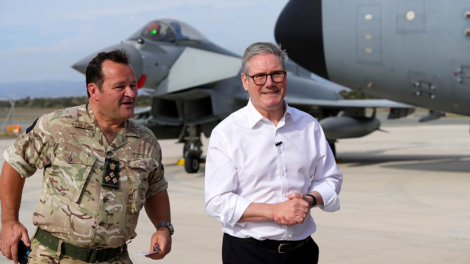 İngiltere Başbakanı Keir Starmer, Kıbrıs adasında yer alan Kraliyet Hava Kuvvetleri (RAF) istasyonuna vardı, 10 Aralık 2024