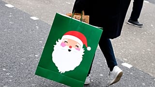 Φέτος τα Χριστούγεννα οι Έλληνες σκοπεύουν να ξοδέψουν για δώρα κατά μέσο όρο 190 ευρώ