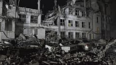 Eine private medizinische Klinik wird durch einen russischen Raketenangriff in Saporischschja, Ukraine, am Dienstag, 10. Dezember 2024, beschädigt.